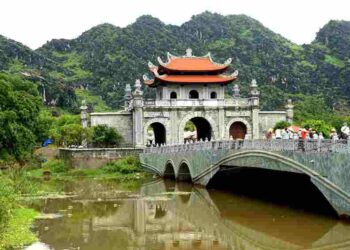 Có nhiều lựa chọn để đến Hoa Lư