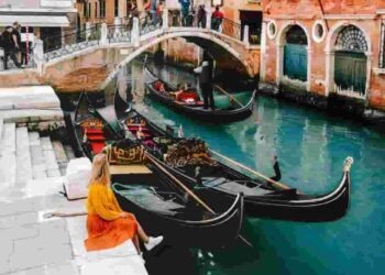 Du lịch Venice bằng phương tiện tàu thuyền