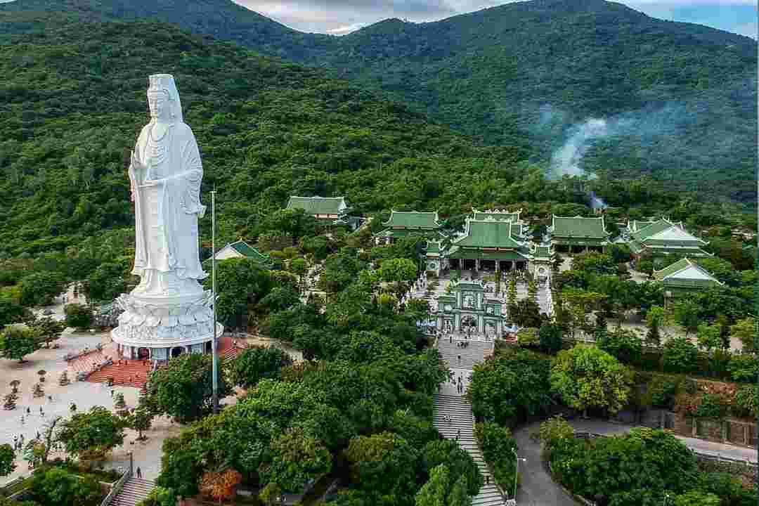 Chùa Linh Ứng là ngôi chùa linh thiêng và vô cùng nổi tiếng
