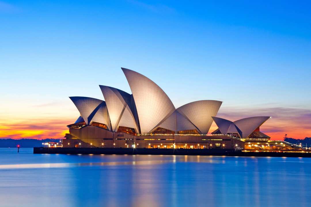 Nhà hát Opera Sydney với hình ảnh con sò và những cánh buồm