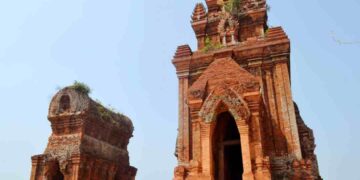 Tháp Bánh Ít là công trình kiến trúc cổ của người Chăm từ xa xưa