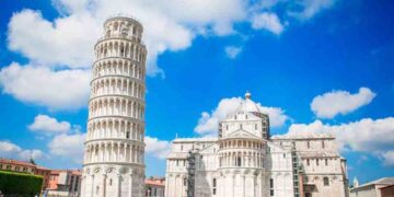 Tháp nghiêng Pisa là biểu tượng lịch sử văn hoá của người Ý