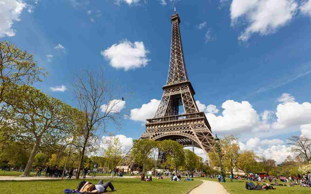 Tháp Eiffel là biểu tượng đáng tự hào của người dân Pháp