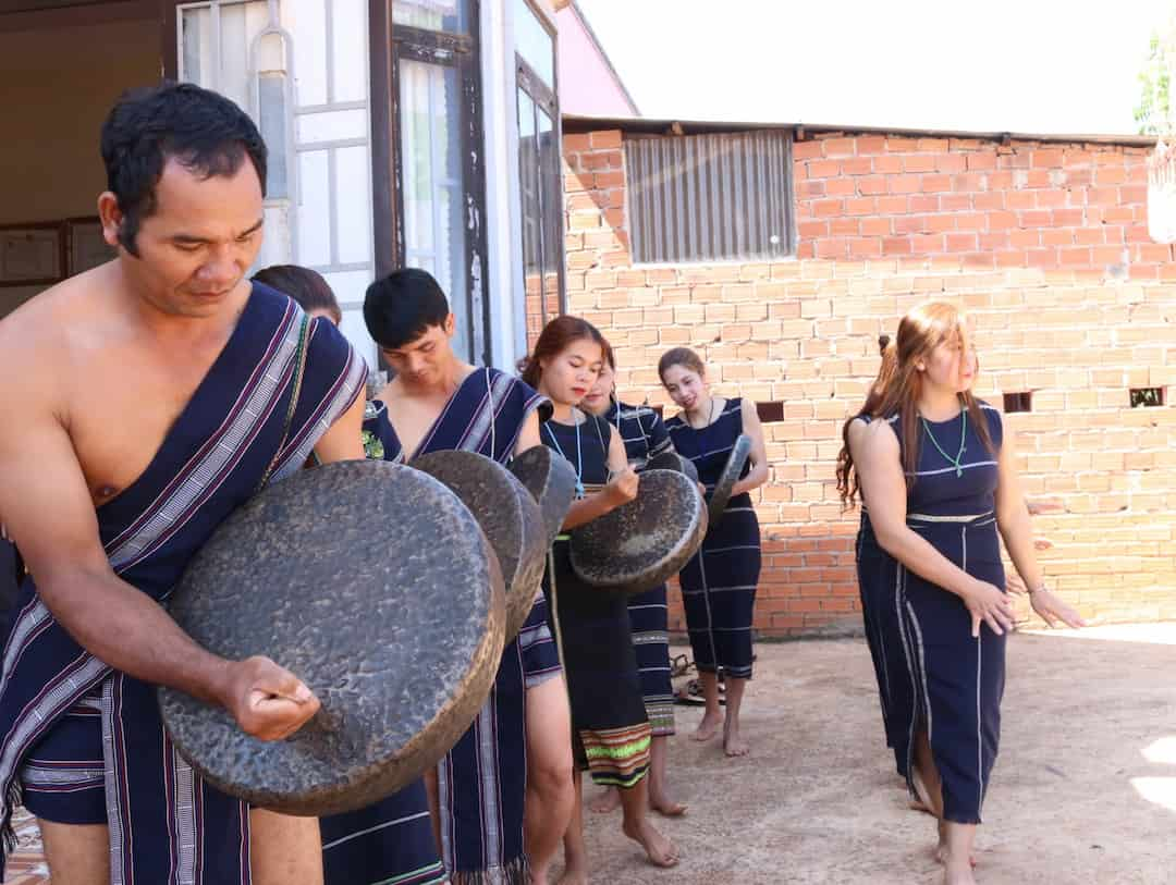 Những người biết chỉnh chiêng ở Tây Nguyên còn rất ít