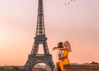 Tháp Eiffel cao bao nhiêu?