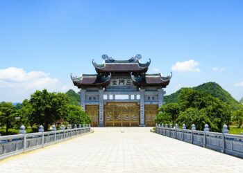 Vé xe điện Chùa Bái Đính đi lại